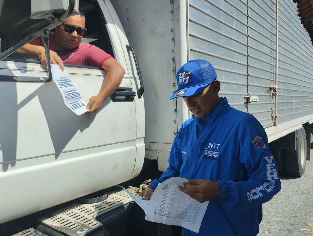 ORCARORAINTT's tweet photo. #MovilidadSegura | El #INTT de Carora se encuentra presente en el PAC Sabaneta del Mcpio. Torres orientando a los conductores a respetar las normas de tránsito y así crear conciencia para reducir el índice de accidentes de tránsito. https://t.co/kglIfvmRZm