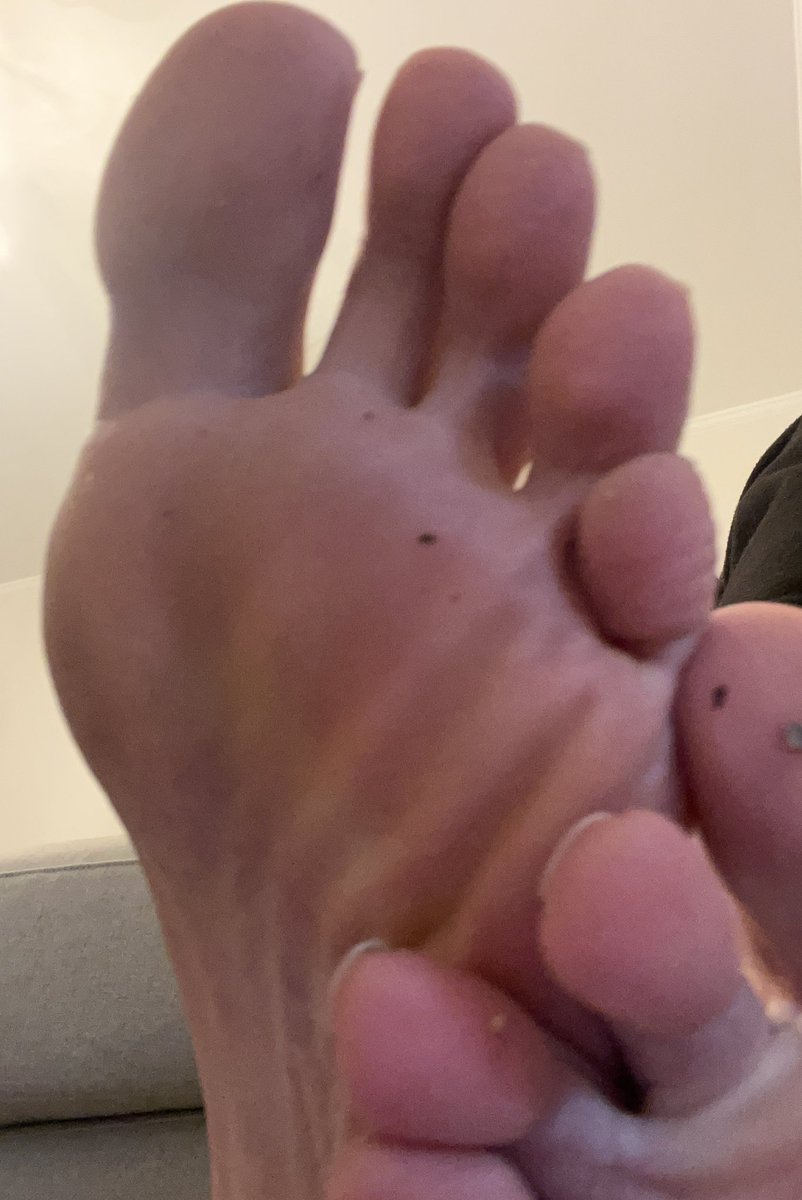 DcFootguy's tweet image. Love the feeling of a nose slowly tracing the soles of my feet.  Up.  And.  Down.
#soles #dirtyfeet #stinkyfeet #footsmelling #footfetish #feet #malefeet