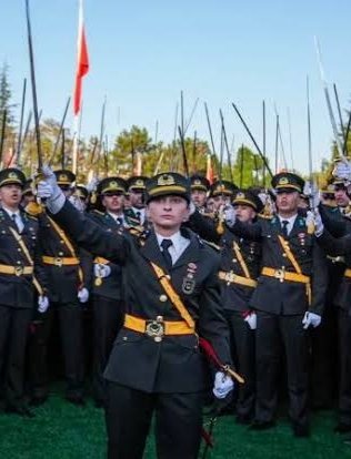 Türk'e, Atatürk'e ve Cumhuriyet'e yürekten bağlı Teğmenlerimiz milletin son nefesleridir..

Mustafa Kemal'in Askerleriyiz ♾🇹🇷