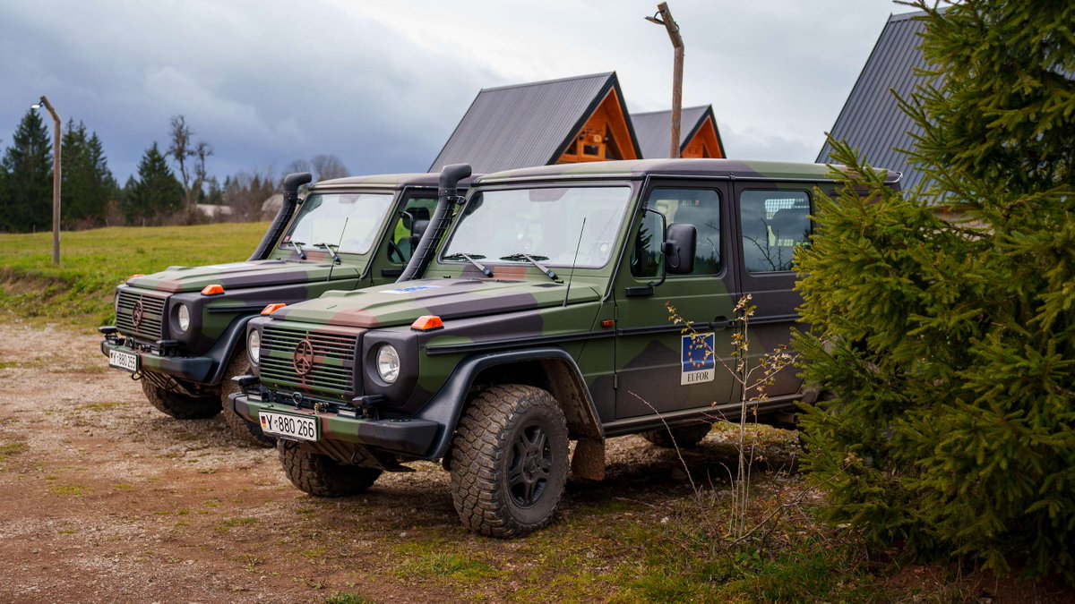 Nach Jahrzehnten von Konflikten und Leid herrscht derzeit relative Ruhe in Bosnien und Herzegowina. Die Menschen seien #kriegsmüde und nicht an Konflikten interessiert, sagt der Führer der dortigen #EU-Mission Oberstleutnant Bernd Richter. Zum Interview: ➡️bundeswehr.de/de/aktuelles/m…