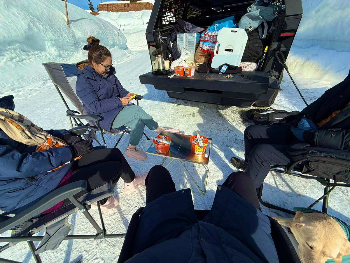 affinity892's tweet image. We&apos;re in the middle of nowhere with zero signal, but thanks to the @Starlink Mini mounted on the @Cybertruck, I can still post on X.