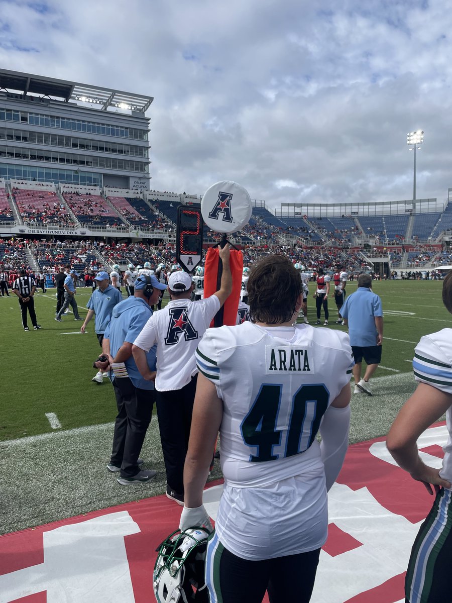 MichaelArata's tweet photo. Tonight we celebrate players that form the heart of @GreenWaveFB - Practice hard every day, work to make the team better.  Tonight is @GeorgeArata5 appreciation night.  Cotton Bowl Champ, AAC Champ, 3x conference finals.  Way to play George.  Love you.  Proud of you. https://t.co/GRHKj7D3ZG