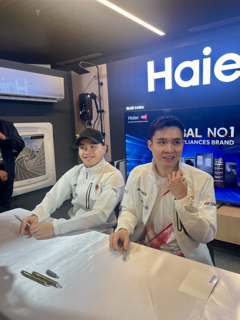 henyenyy's tweet photo. Terima kasih #PMO25 my first pmo dpt jumpa my fave champ Chiasoh🩵🥹 https://t.co/a0hhpuvqd1