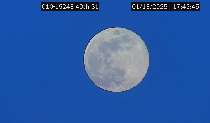 ArizonaDOT's tweet photo. The Full Wolf Moon, as captured by our traffic cameras. 🐺🌕 https://t.co/rX9aqBLjnT