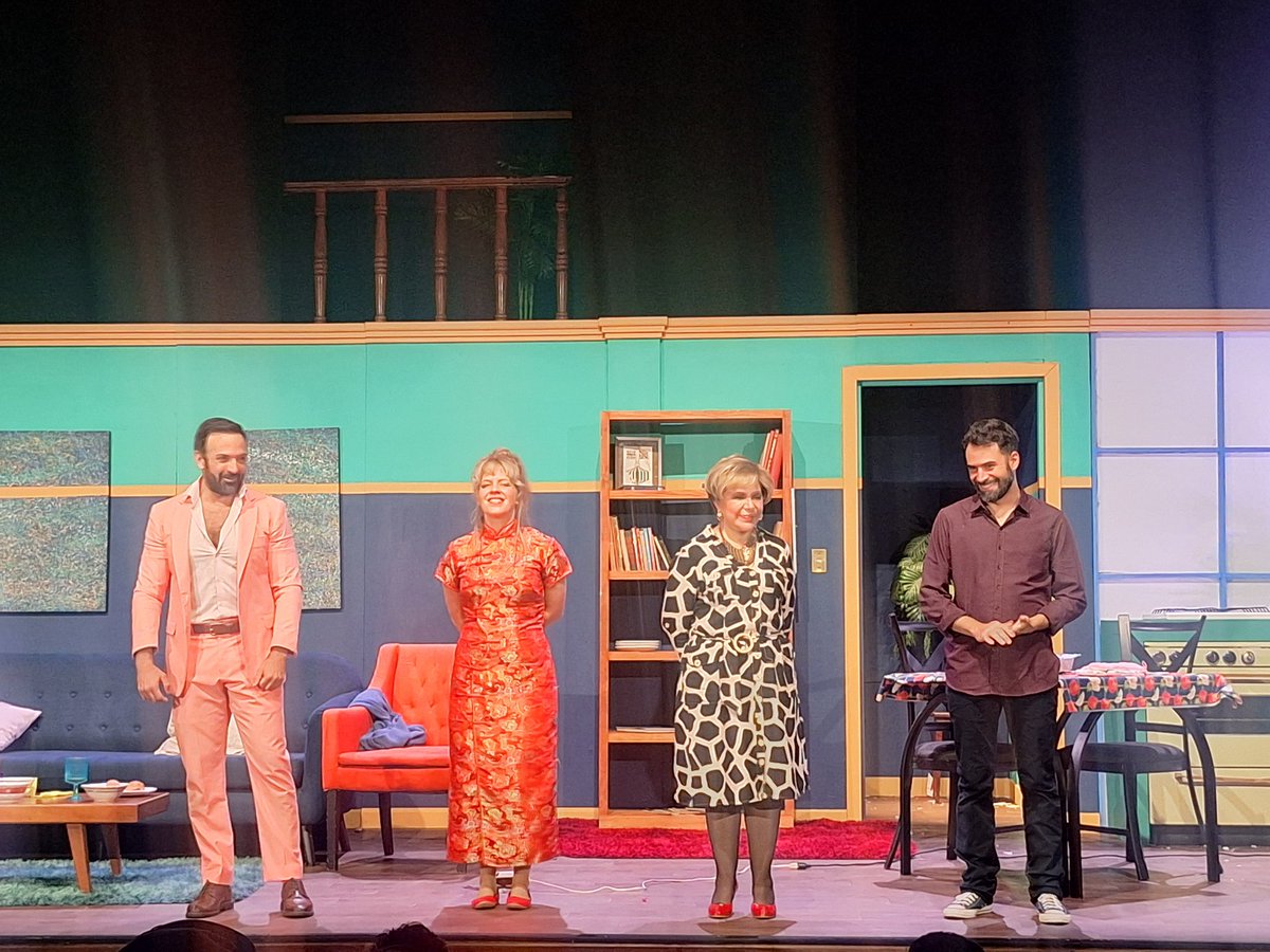 patsuka7's tweet photo. Mil gracias siempre @alasbutacas  por ser nuestro aliado para ver muy buen teatro!! Esta increíble #noaldinero en el maravilloso @teatro_milan imperdible,  la van a disfrutar mucho!! https://t.co/4EW3hbOjAI