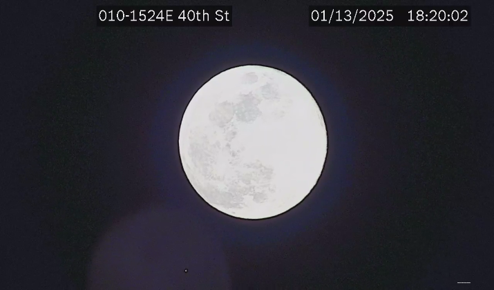 ArizonaDOT's tweet photo. The Full Wolf Moon, as captured by our traffic cameras. 🐺🌕 https://t.co/rX9aqBLjnT