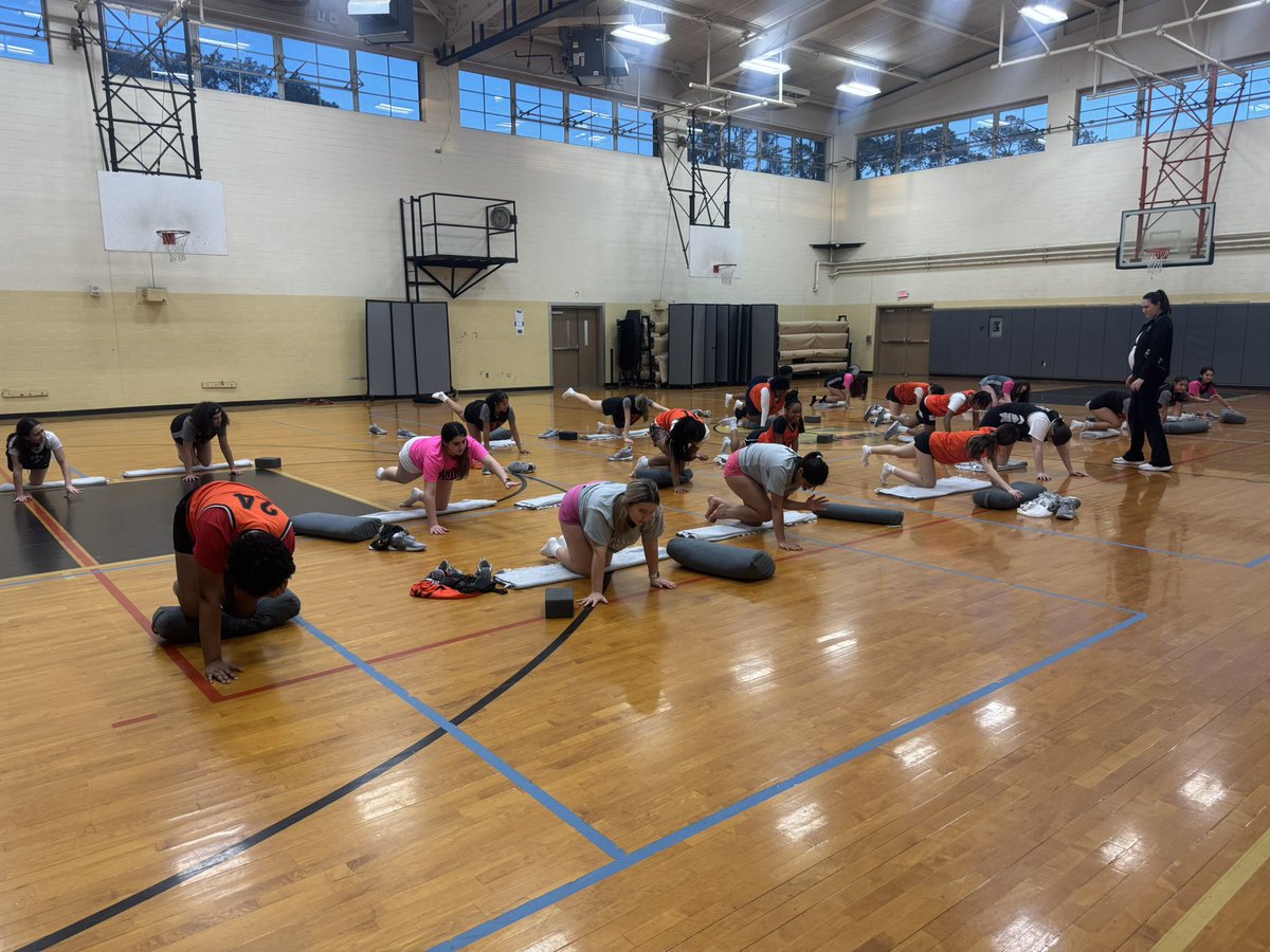 SPX_GBB's tweet photo. Strength, balance, and focus 🧘♂️🏀 Big thanks to @Yogaathletex for helping us take our game to the next level. Yoga builds flexibility, endurance, quick thinking, and helps prevent injuries—key for success on and off the court! #TeamWork #YogaForBasketball #MindBodyGame https://t.co/ORC0DLYZGv
