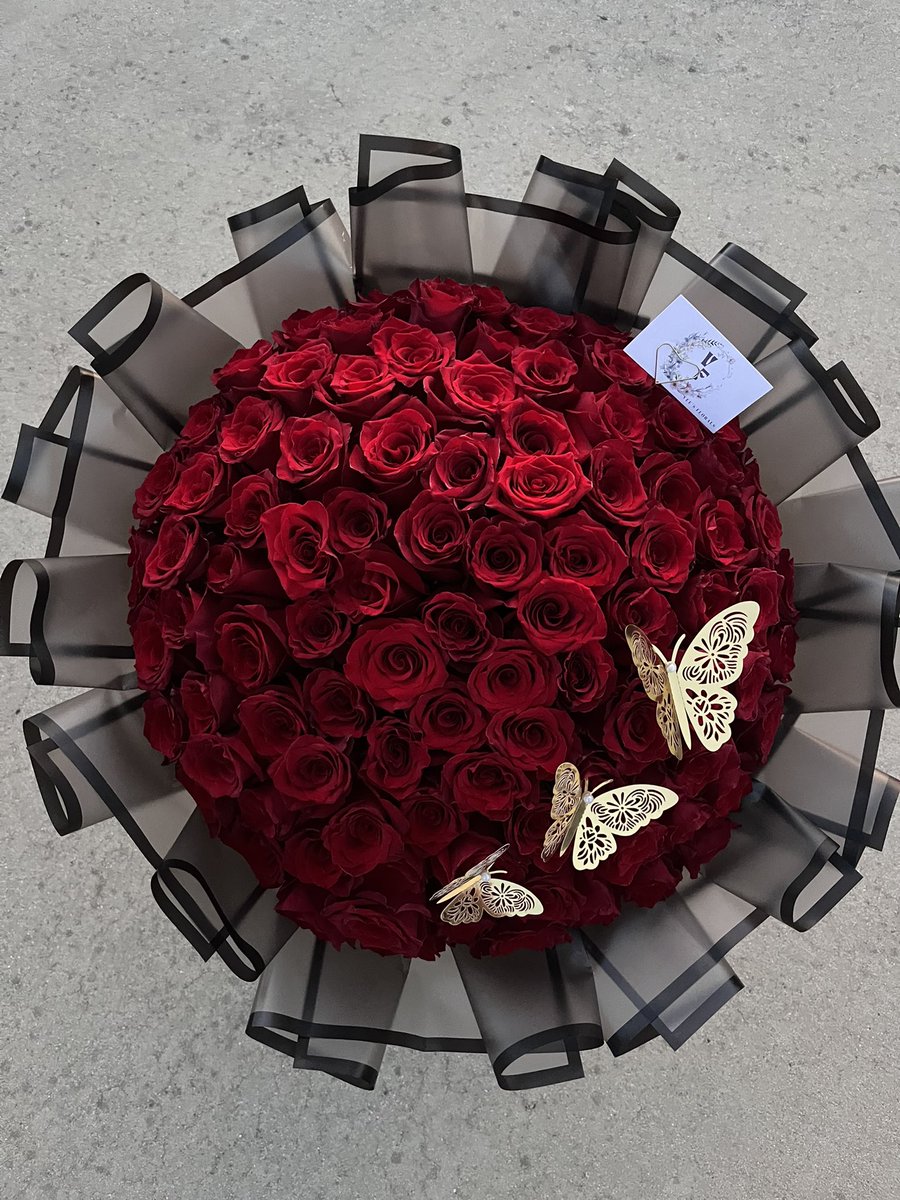 vee tweet media