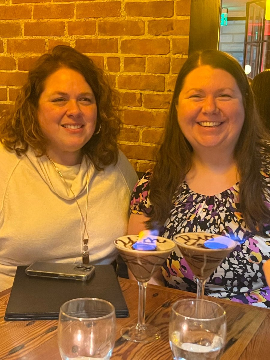 FordVersyptLab's tweet image. Flaming cocktails celebrating math bio during Women in Mathematical Computational Biology workshop at #ICERM. Fun evening with faculty friends Elana Fertig, Rebecca Segal, Shayn Peirce-Cottler, and Jasmine Foo
