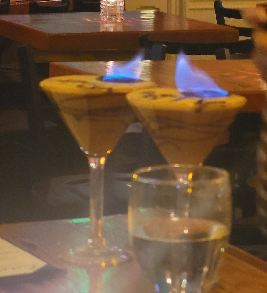 FordVersyptLab's tweet image. Flaming cocktails celebrating math bio during Women in Mathematical Computational Biology workshop at #ICERM. Fun evening with faculty friends Elana Fertig, Rebecca Segal, Shayn Peirce-Cottler, and Jasmine Foo