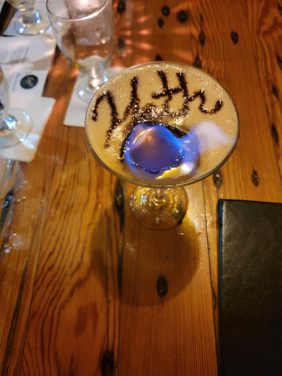 FordVersyptLab's tweet image. Flaming cocktails celebrating math bio during Women in Mathematical Computational Biology workshop at #ICERM. Fun evening with faculty friends Elana Fertig, Rebecca Segal, Shayn Peirce-Cottler, and Jasmine Foo