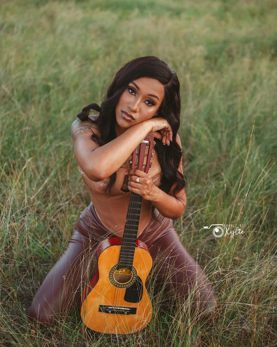 TooEthereal's tweet image. In a world filled with Dollys be a Jolene!