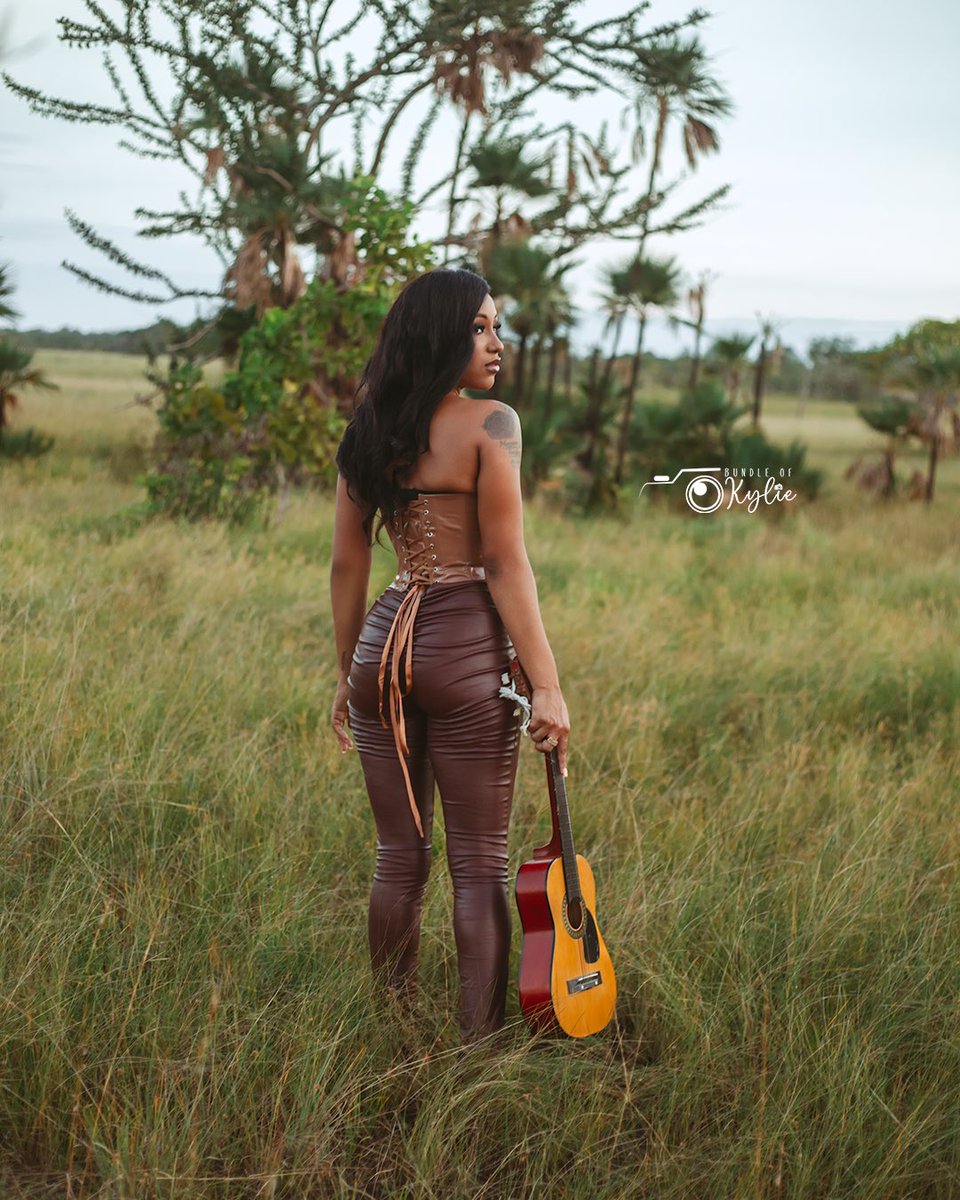 TooEthereal's tweet image. In a world filled with Dollys be a Jolene!