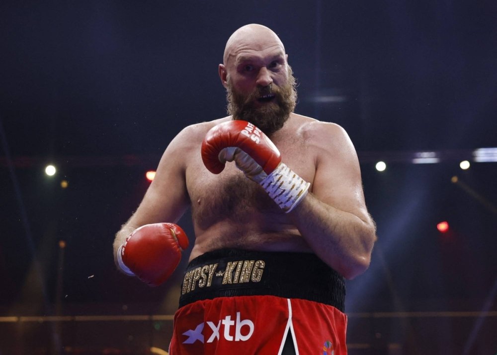 svmandal7's tweet image. Tyson Fury, heavyweight boxing legend, announces retirement at 36. Ends career with a 34-2-1 record, leaving fans and the sport with unforgettable memories. #TysonFuryRetires #BoxingLegacy
Tyson Fury has officially retired from boxing at the age of 36, concluding a remarkable…