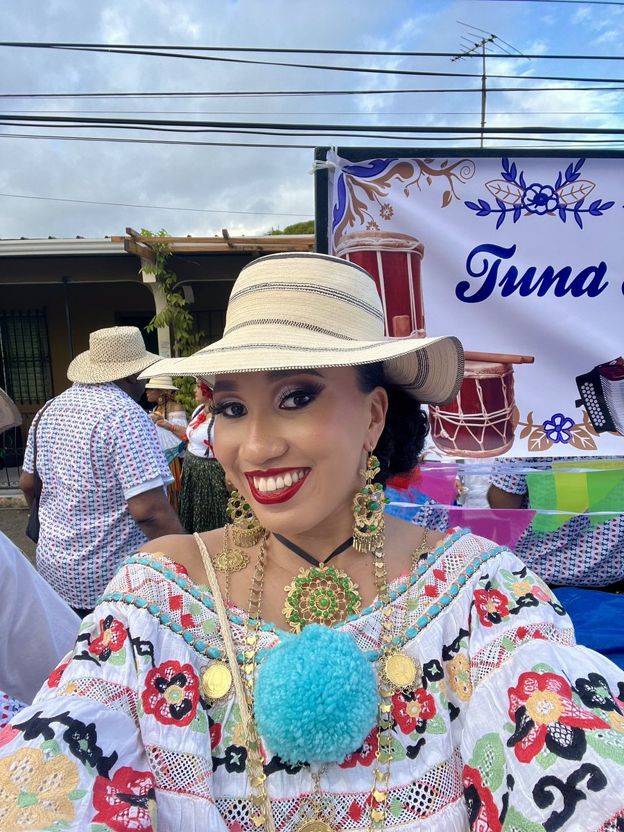 EmiledPerez's tweet photo. Mil polleras 2025🌺 https://t.co/s2LGnWGe6Y