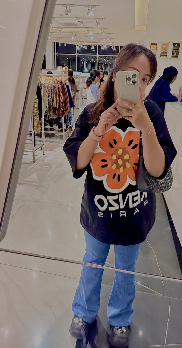 Cari tempat bersandar dimana yaa 😩