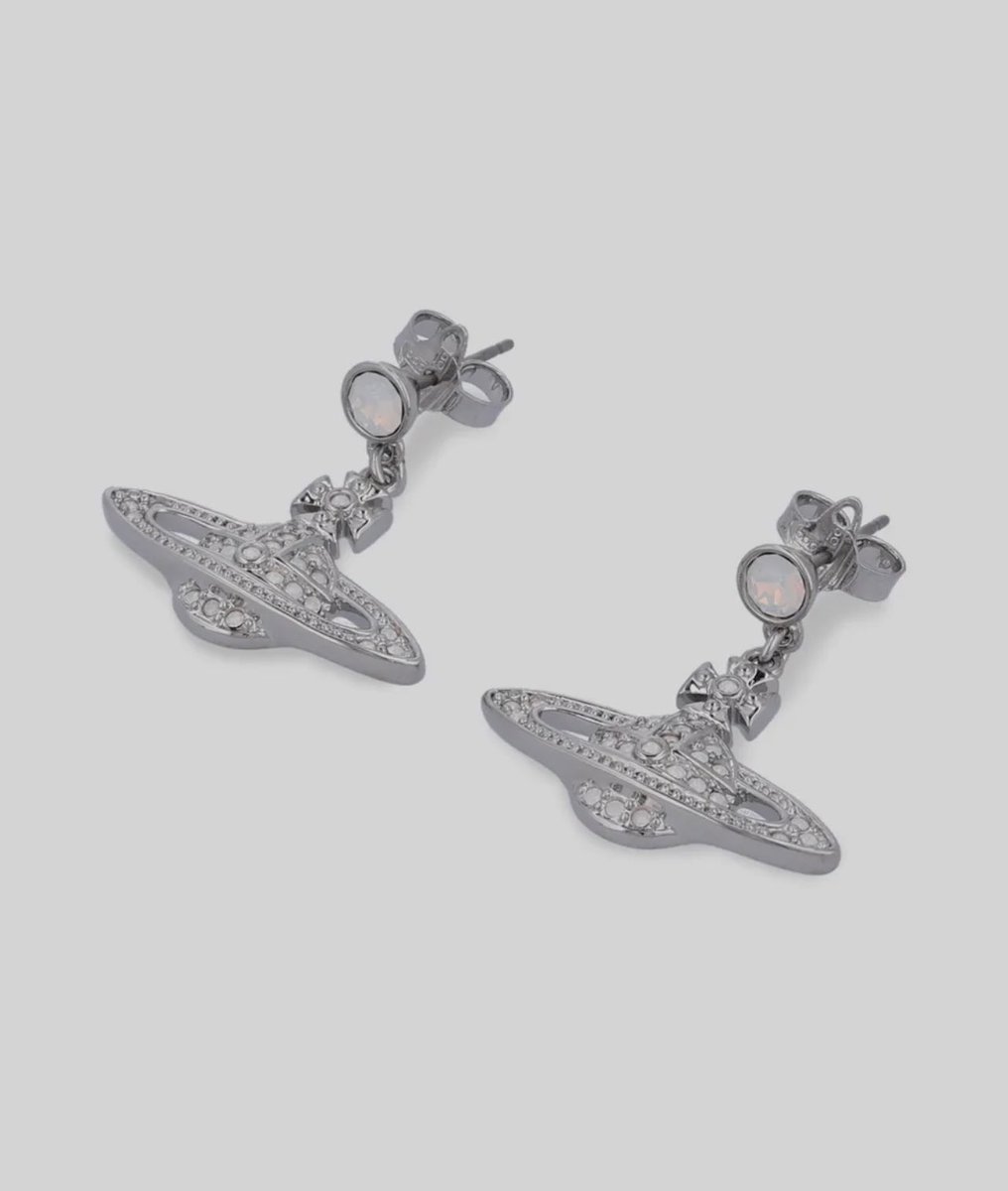 spingxx's tweet photo. * 🛎️ ด่วน ๆ time sale ⚠️ vivienne westwood mini bas relief drop earrings ลดเหลือ 3,990.- free ems ส่งกลับแอร์ ⊹ ࣪𐙚꒰｡⋆  (กล่อง+ถุงผ้าครบ) 

#กดเว็บเกาหลี #พรีออเดอร์เกาหลี https://t.co/kxJxuEWCf0