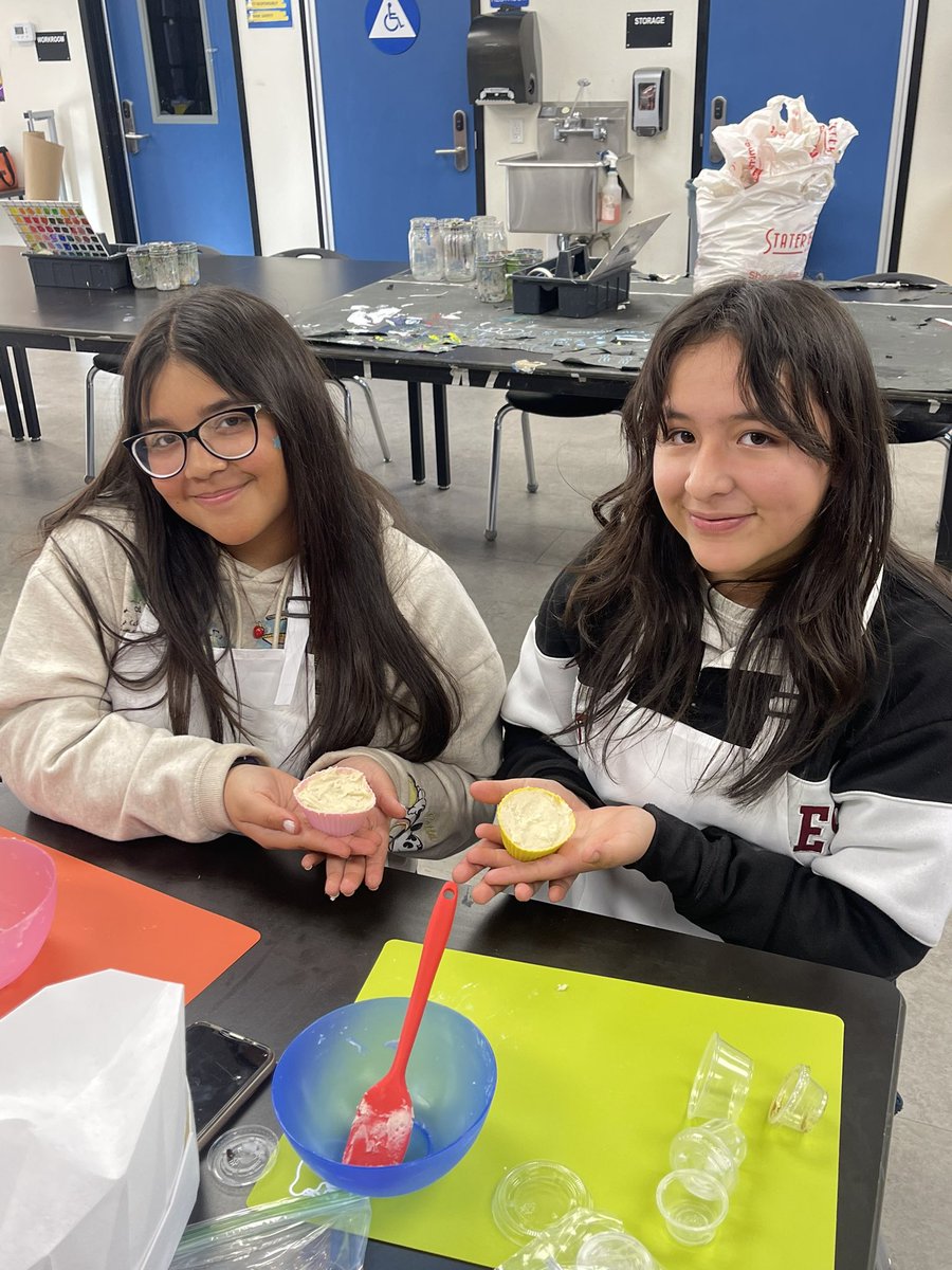 TRMSRoadrunner's tweet photo. Our Roadrunners enjoyed making yummy cupcakes in Think Together. Thank you @vvusd_elop for creating such engaging activities for our students! #BAT1000 #proudtobevvusd https://t.co/x7OvlDeyAL