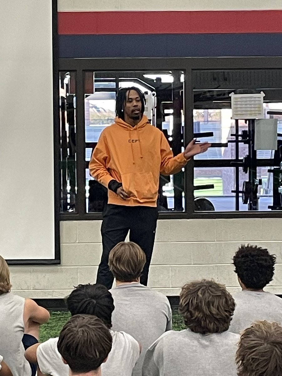 WELCOME BACK HOME 🏠 🅰️🆙

Thank you State Champ <a href="/_TheoWeaseJr/">Theo Wease Jr</a> for pouring into your community &amp; dropping knowledge about adversity! We can’t wait to add another <a href="/NFL/">NFL</a> banner in the indoor! 

Eagles are BUILT DIFFERENT🦅

📸 <a href="/iamrjevansss/">RJ</a> 

#BTB | #RecruitTheA