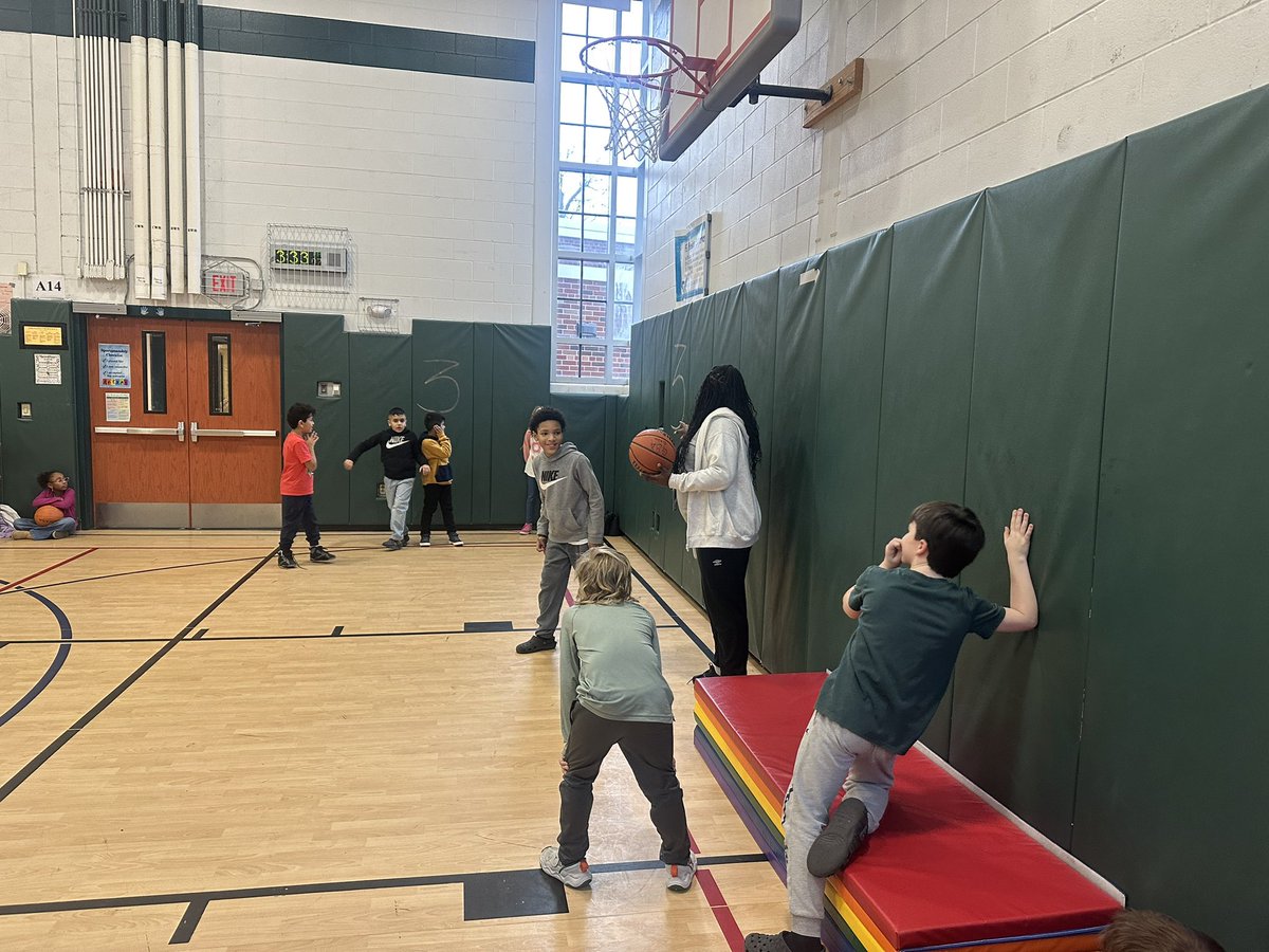 GCSDcommschools's tweet image. CS Site Coordinator, Mr. Ruiz, & Parent Coordinator, Mrs. Guck, have clubs off to a great start @BuckmanHeights! #Communityschools #ExpandedLearning @GreeceCentral @natcenterforcs @CommSchools @nyscstc @NYSCSN @k_sper211 @Center4Youth