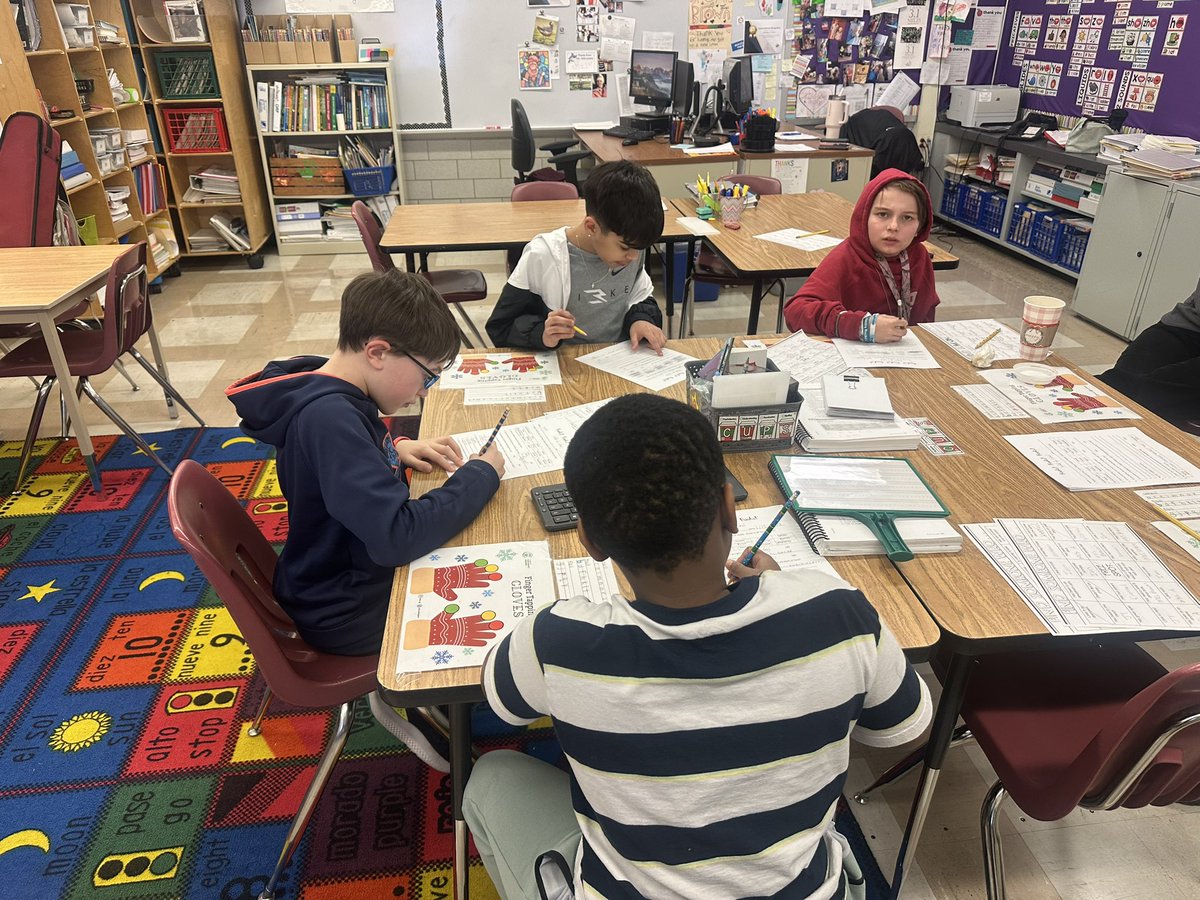 GCSDcommschools's tweet image. CS Site Coordinator, Mr. Ruiz, & Parent Coordinator, Mrs. Guck, have clubs off to a great start @BuckmanHeights! #Communityschools #ExpandedLearning @GreeceCentral @natcenterforcs @CommSchools @nyscstc @NYSCSN @k_sper211 @Center4Youth