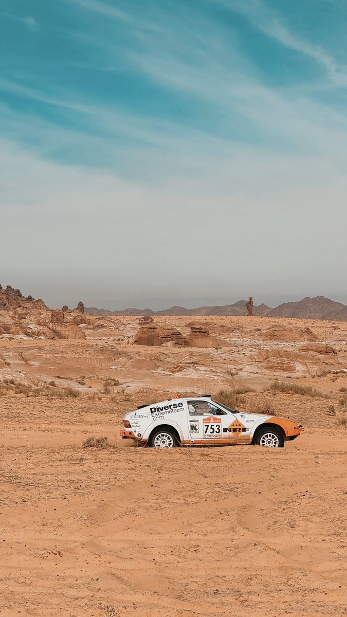 ZappaOMatic's tweet photo. #Dakar2025: The Land Rover 109 Series III of Karolis Raišys, Land Rover 110 of Maxence Gublin, and Porsche 924 of Tomasz Staniszewski competing in Stage 5 of the Dakar Classic from Al-Ula to Ha'il

📸 @m00gt https://t.co/s0UWgn7Z2w