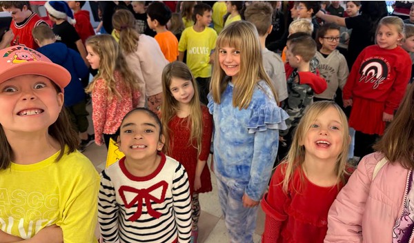 Wasco School enjoyed a Townhall on the topic of Responsibility.  As part of this community building event, students worked in small groups to accomplish a task and work together, responsibly.  A fun time was had by all with lots of success on the task!🙌👍