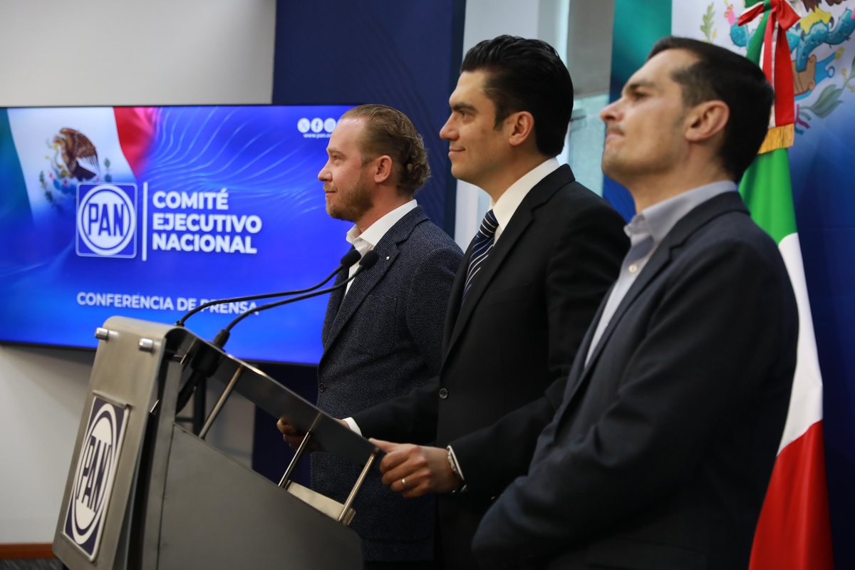 STaboadaMx's tweet photo. ¡A $20 la gasolina!⛽️ 

En @AccionNacional proponemos que el costo de la gasolina no exceda de $20. 🇲🇽
Que todo México sepa que MORENA tiene los votos legislativos para bajar la gasolina y no tiene la mínima voluntad de hacerlo. https://t.co/99w69fAYhM