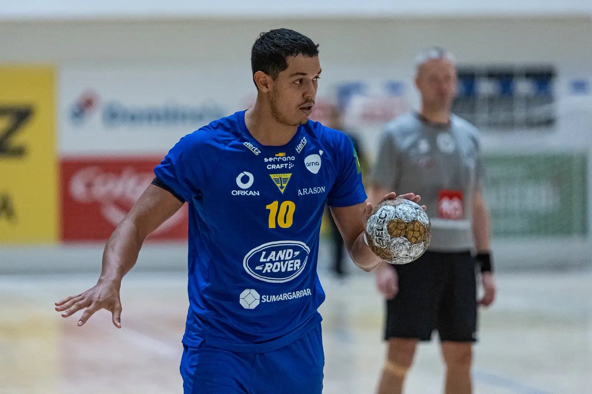 Haf­steinn Óli Ramos Roca, leikmaður Gróttu hefur verið kallaður aftur í landsliðshóp Græn­höfðaeyja fyr­ir heims­meist­ara­mót karla í hand­knatt­leik sem mæt­ir ís­lenska landsliðinu í fyrsta leikn­um í Za­greb í Króa­tíu 16. janú­ar.

#handbolti #hmruv #handball