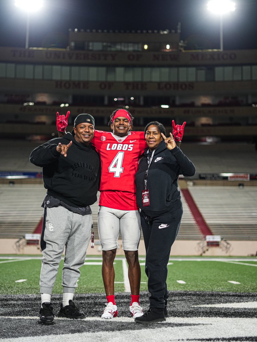 Jayyden4x's tweet photo. Committed!!! 🐺 #GoLobos ##Calilobos #Albuquerque https://t.co/KiQ3MOsTkY