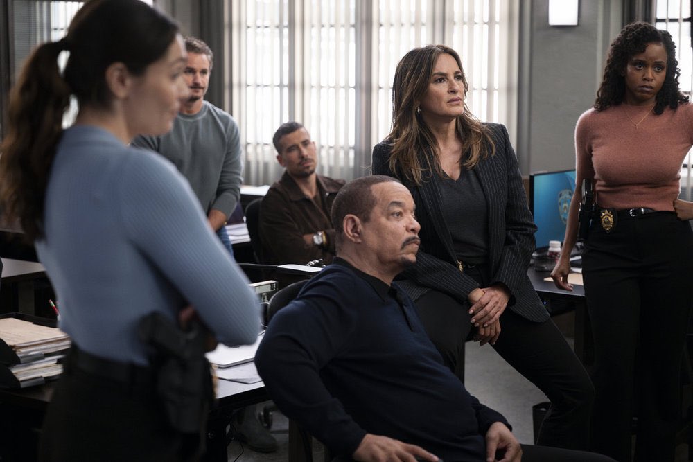 NBCSVU_fans's tweet photo. This Thursday SVU is back!! 🚔

Retweet if you’re excited! https://t.co/BGVfuLZeUm