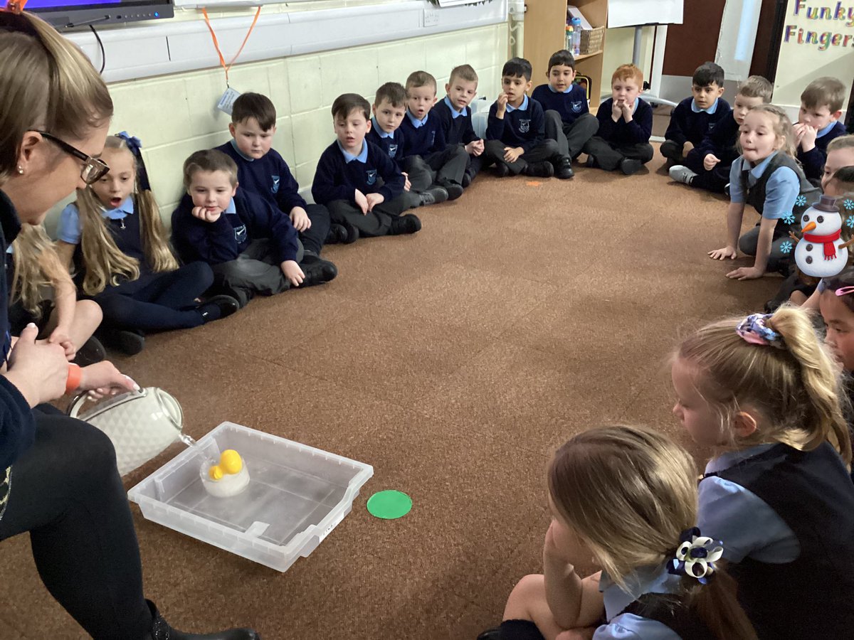 In science today we had to rescue Diddy 🐥 from the ice. We knew that we had to use heat, we decided the quickest way to melt the ice was to use hot water. Our experiment was successful and Diddy was rescued. #stocktonwoodscience 🐥🧊