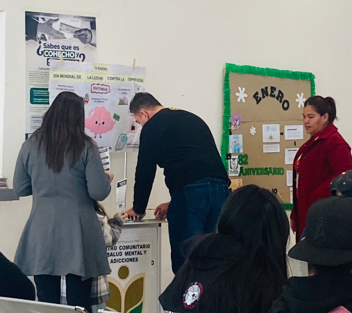 UPrieta's tweet photo. ☂️CECOSAMA APSON 
 ✴️Lugar: Clínica UMF #19
 ✴️Actividad Tendedero: Se les invitó a las personas a escribir frases o acciones para la prevención de la depresión y/o para ayudar a un ser querido colocándolo en el "tendedero"
 ✴️Fecha: 13/01/2025. https://t.co/lmDFUF7hvT