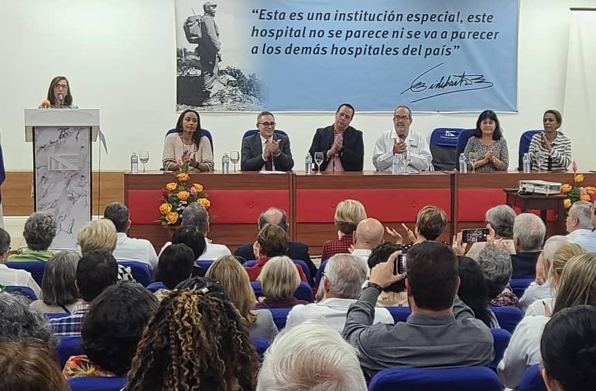 🇨🇺 Asistimos este lunes a la celebración por el #DíaDeLaCienciaCubana de la Academia de Ciencias, que tuvo como sede el Hospital Clínico Quirúrgico "Hermanos Ameijeiras".
Especial homenaje rendimos a Carlos J. Finlay, el más ilustre científico cubano.
#CubaPorLaVida