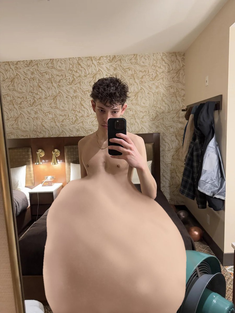 MiseryRedefined's tweet photo. Issac snaps a picture in the mirror to remember his first prey by. *”There’s two- -urrrpphhh- -down~! Wonder how many I can actually fit…~?”

Captioned like my first ever morphs : )

#malevore #malepred #male #vore #voremorph https://t.co/vEN0jjtwA9