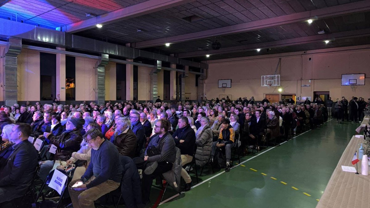 Florelle84's tweet photo. Samedi ce fut les vœux de @BaubryR du @groupeRN_off avec 450 personnes.
Défenseur de nos traditions et digne représentant de nos forces de l’ordre, c’est surtouts un ami que nous aimons soutenir👏
Une bonne année à la #circo1315 #JusquÀLaVictoire 🇫🇷
#Voeux2025
#antidryjanuary https://t.co/PXsLMQ44MB