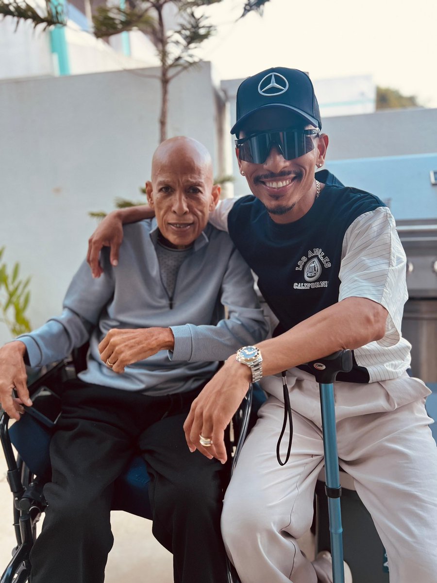 zeta93fm's tweet photo. Luis “Papo” Rosario leyenda de la salsa y Aniel Rosario el nuestro de Z93. Hay salsa en la sangre 🎶 
 
#z93 #zeta93 #AnielRosario @anielrosario https://t.co/SvElTwrfRa