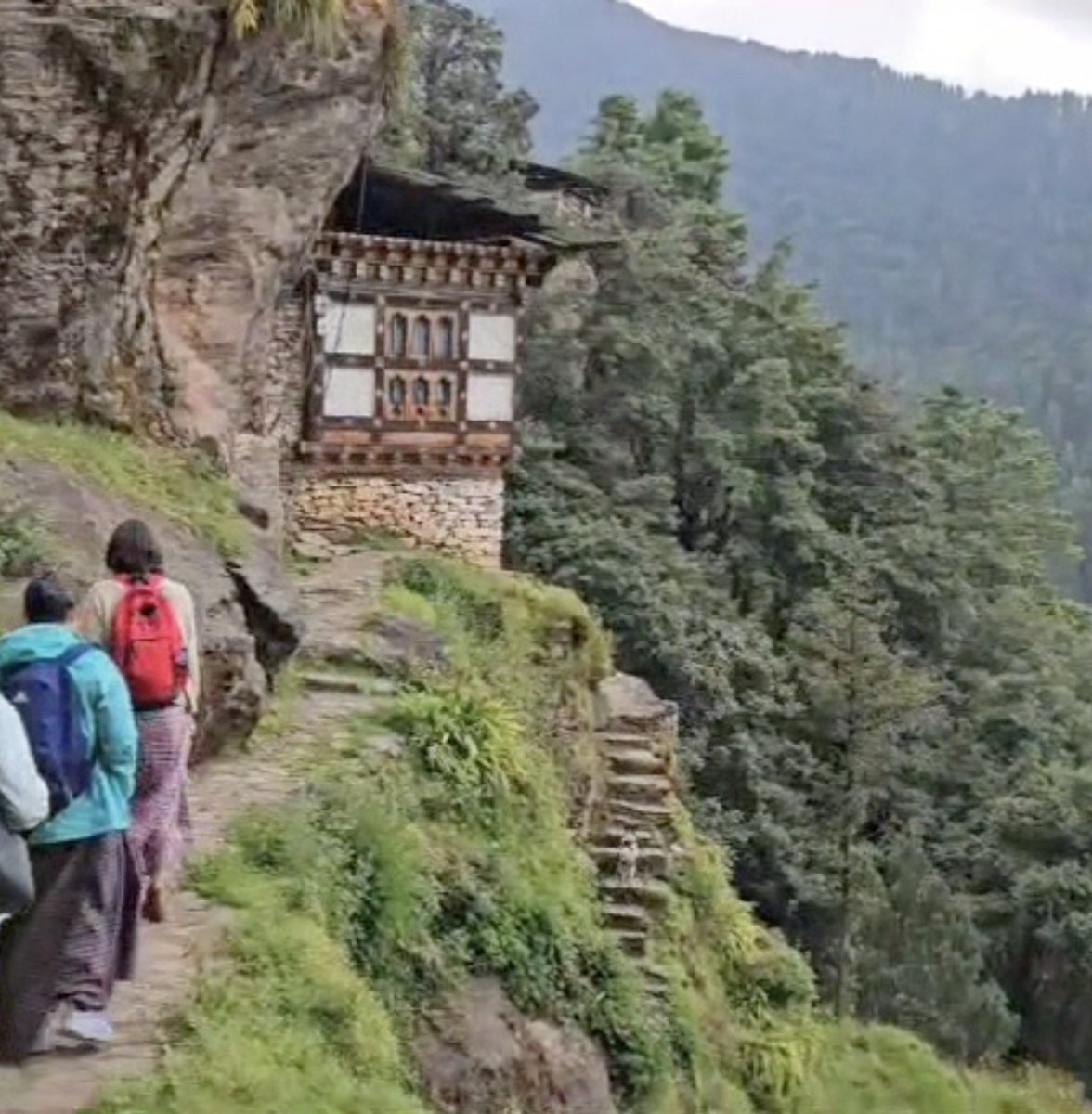 In Thimphu, Bhutan, #ELSpecialist Alix Slayton developed an English language curriculum for 70 monks at the 13th-century Tango Monastery. #ELFellow Samuel Clayton will test the 22-week curriculum and elicit feedback.

#ExchangeOurWorld
