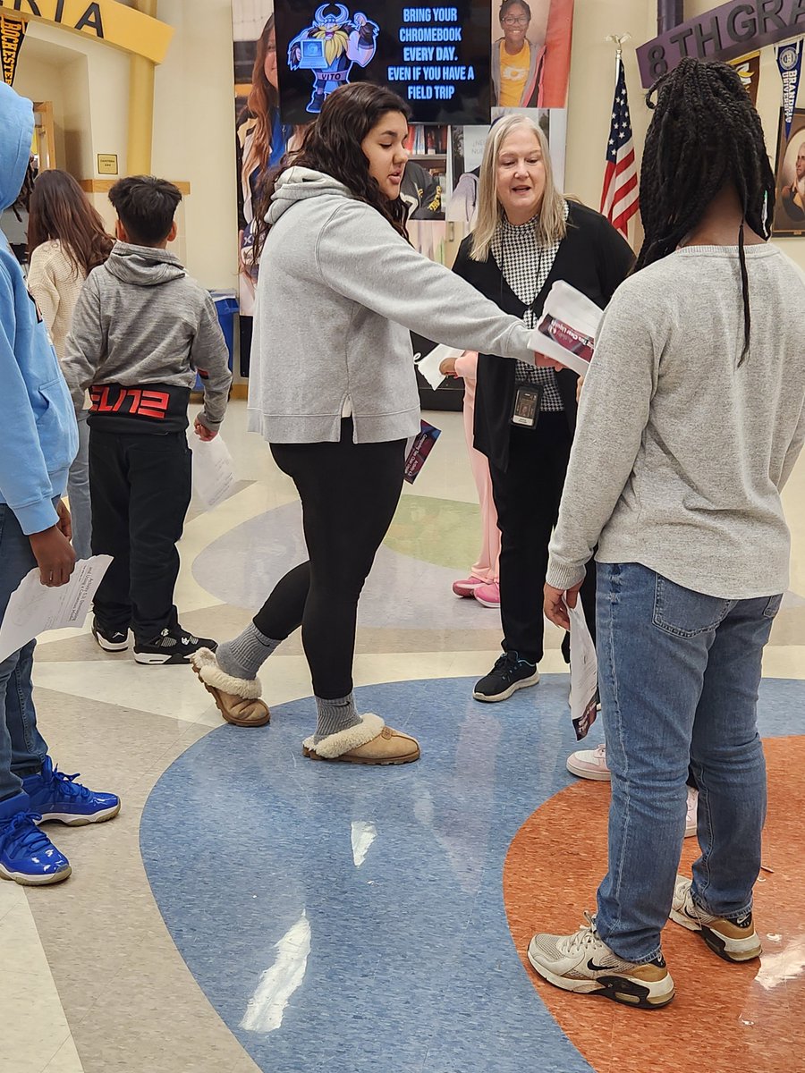 AVMVikings's tweet photo. Last week, Ms. Zoglauer's and Ms. Bleers' STEM classes did an inside outside circle to discuss movement of gas molecules. https://t.co/iLbOCjZclu