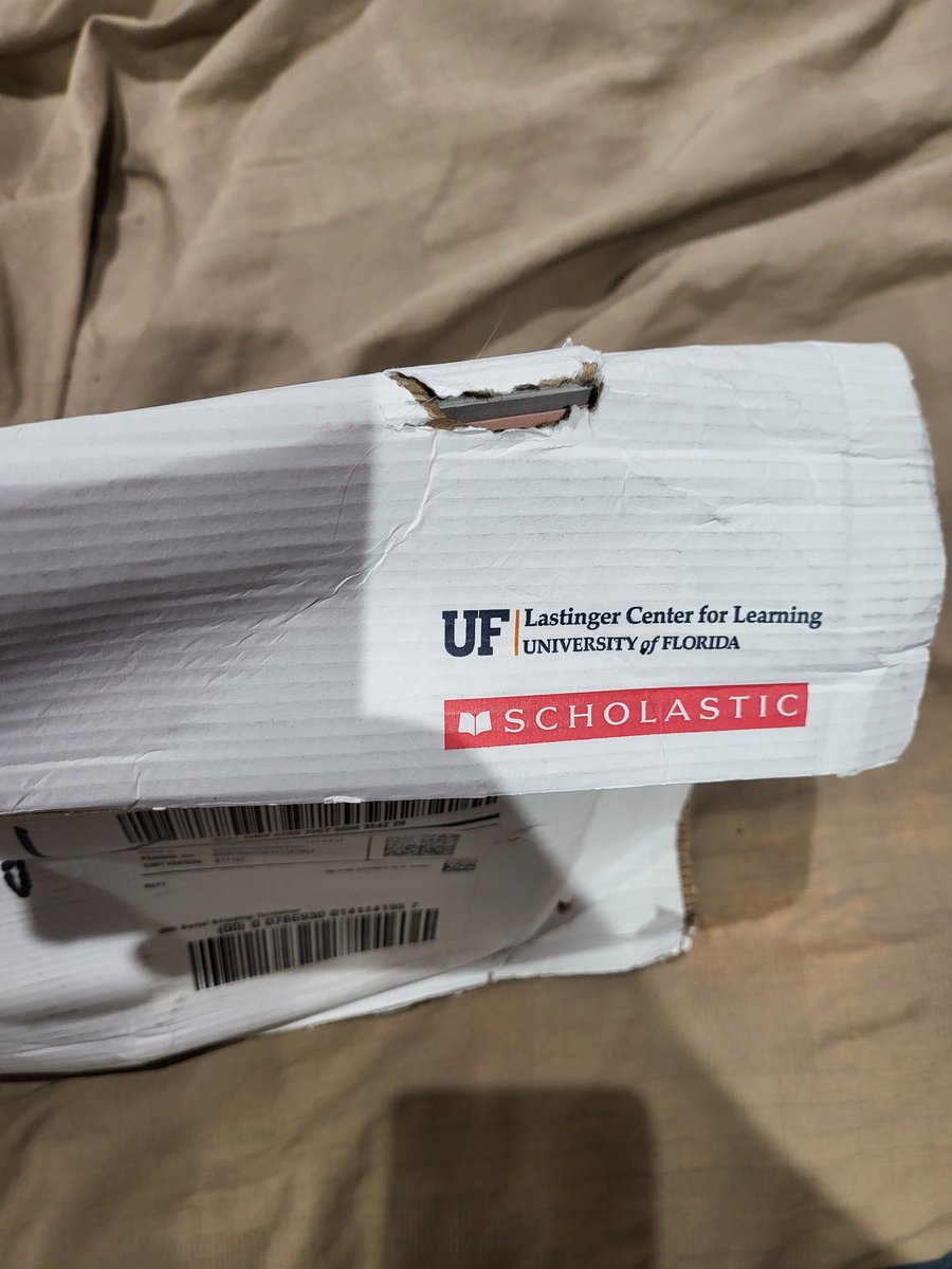 dbock1989's tweet photo. @USPSHelp @USPS does this look okay to you? https://t.co/eT5Wo5HiuV
