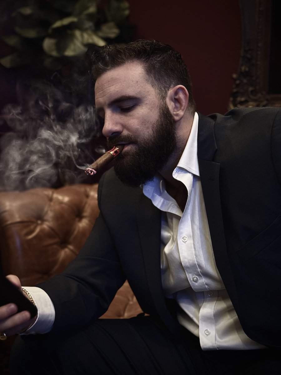 TheCigarGuys's tweet photo. Enjoying Besa Cigars at The Drawing Room (London House Orlando) https://t.co/pNHdN2b8t0