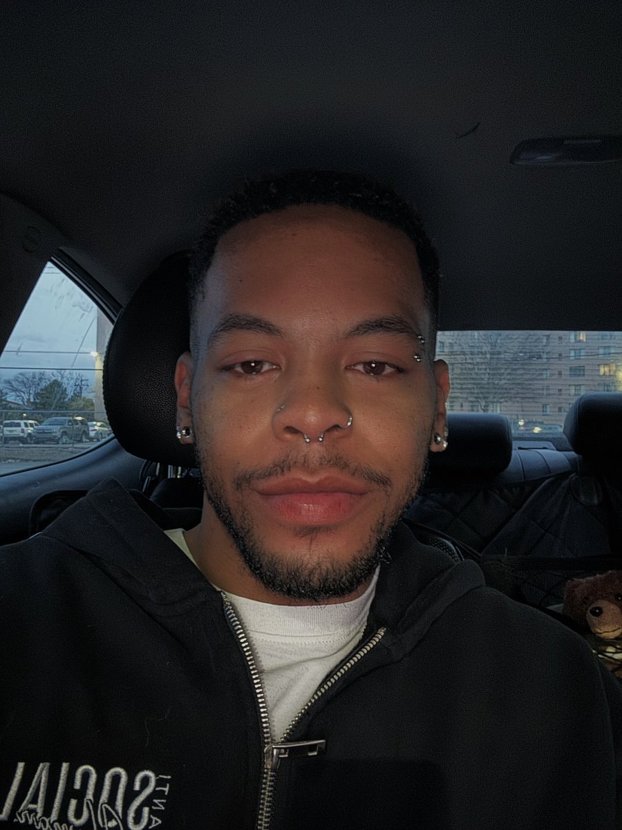 EldritchNi's tweet photo. just realized I haven’t posted since I cut my hair (Ft. Mom) https://t.co/kUEjHVSugw
