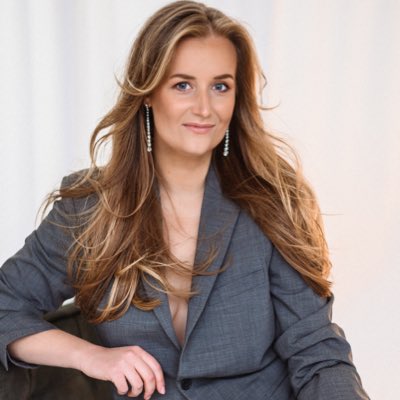 #NewProfilePic Līdz šim domāju, ka stāsti par fotosesijām un emocijām tajās ir diezgan pārspīlēti. Nē, tas bija milzīgs piedzīvojums gan pašā fotosesijas dienā, gan apskatot pirmās bildes. Šī bija mana dāvana sev trīsdesmitajā dzimšanas dienā (un vēl dažas citas arī, haha). 💚