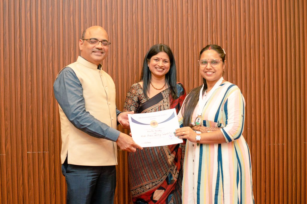 HCI_Accra's tweet photo. @HCI_Accra celebrated the #VishwaHindiDiwas with the Indian diaspora. Several competitions were held as part of the celebrations and the attendees discussed the promotion and propagation of Hindi language in Ghana. A prize distribution ceremony was held to felicitate the winners. https://t.co/k62Dz4jA13