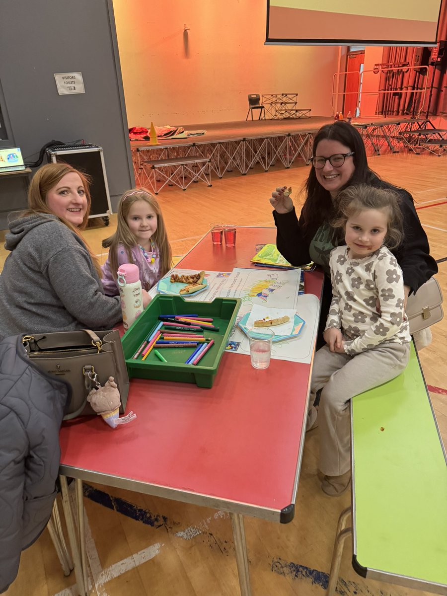 Mrs R Flynn tweet media