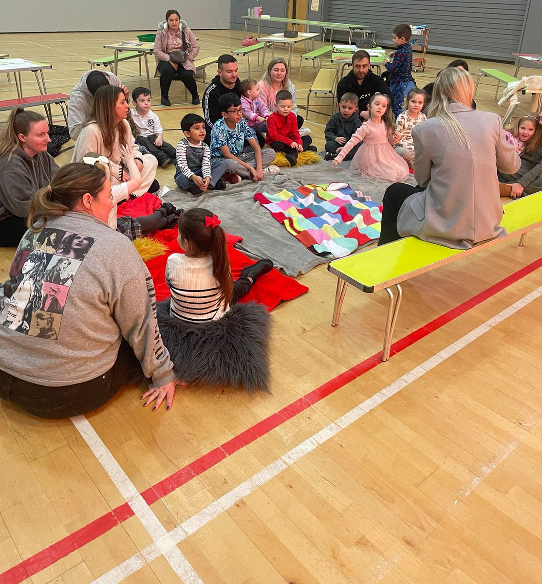 Mrs R Flynn tweet media