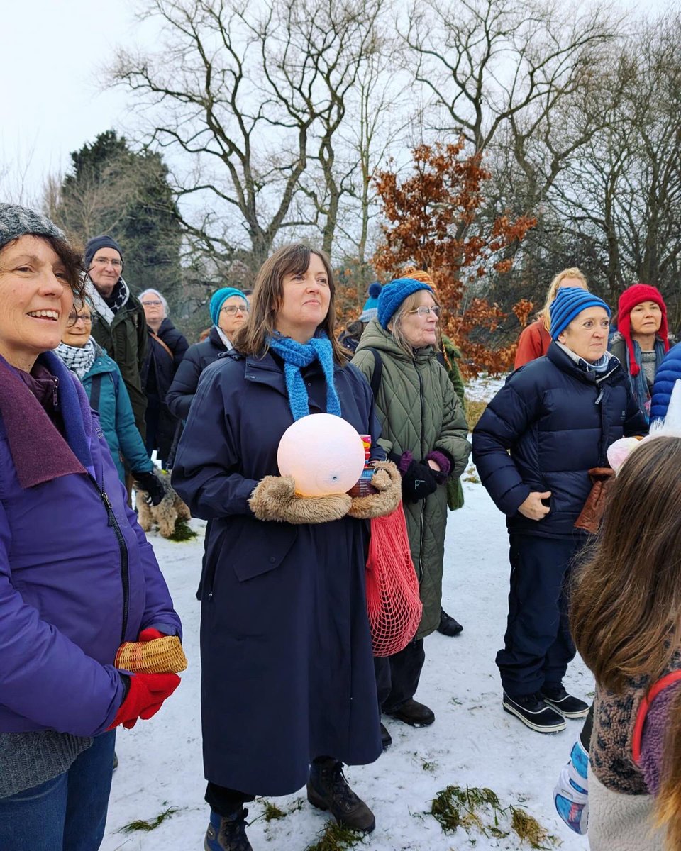 ryebankfields's tweet photo. ❤️‍🔥Cockles well and truly warmed 🤗 a jolly #ryebankfields 🍎 #wassail 🍻 Thanks to everyone who was there for being part of it 🙏
"For in this city of stone, well the green is always near...and I hope to see you back again, when we do this again next year!"
#saveryebankfields ✊🏼 https://t.co/lFYkHIBxit