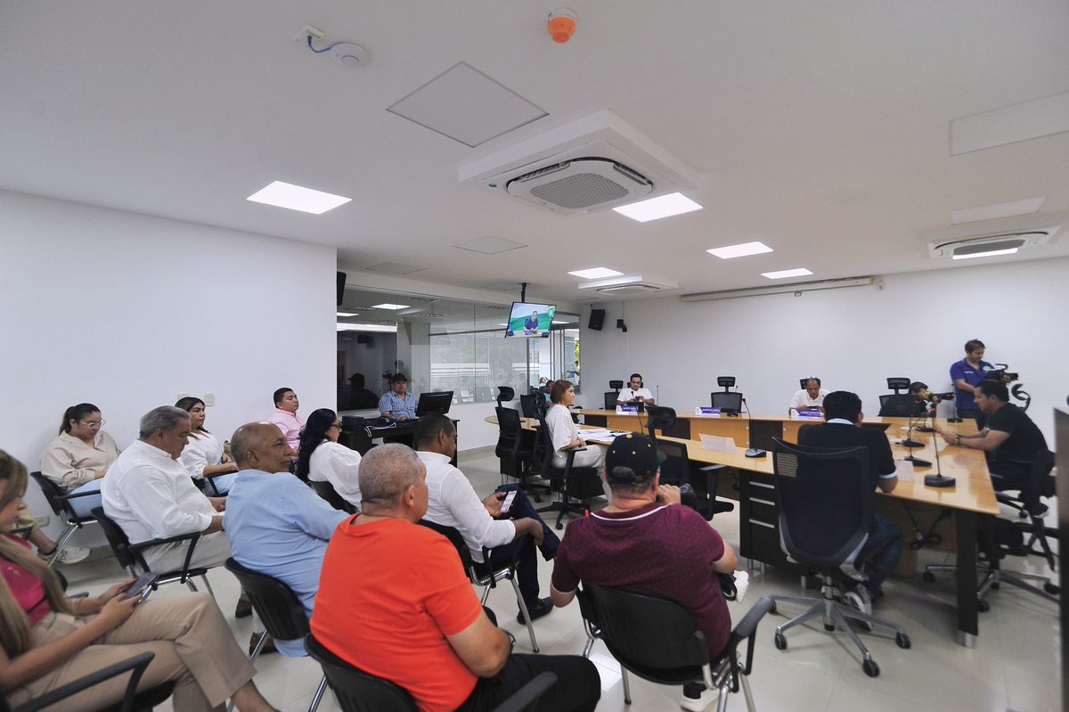 La Comisión de Hacienda de la <a href="/AsambleaCesar1/">ASAMBLEA DEL CESAR</a> aprobó el proyecto de ordenanza que permite a la gobernadora <a href="/elviamilenasd/">Elvia Milena Sanjuan D</a> celebrar convenios y contratos. 

El debate de estas facultades, que van hasta 31 de diciembre, pasa ahora a su discusión en plenaria de la Duma.