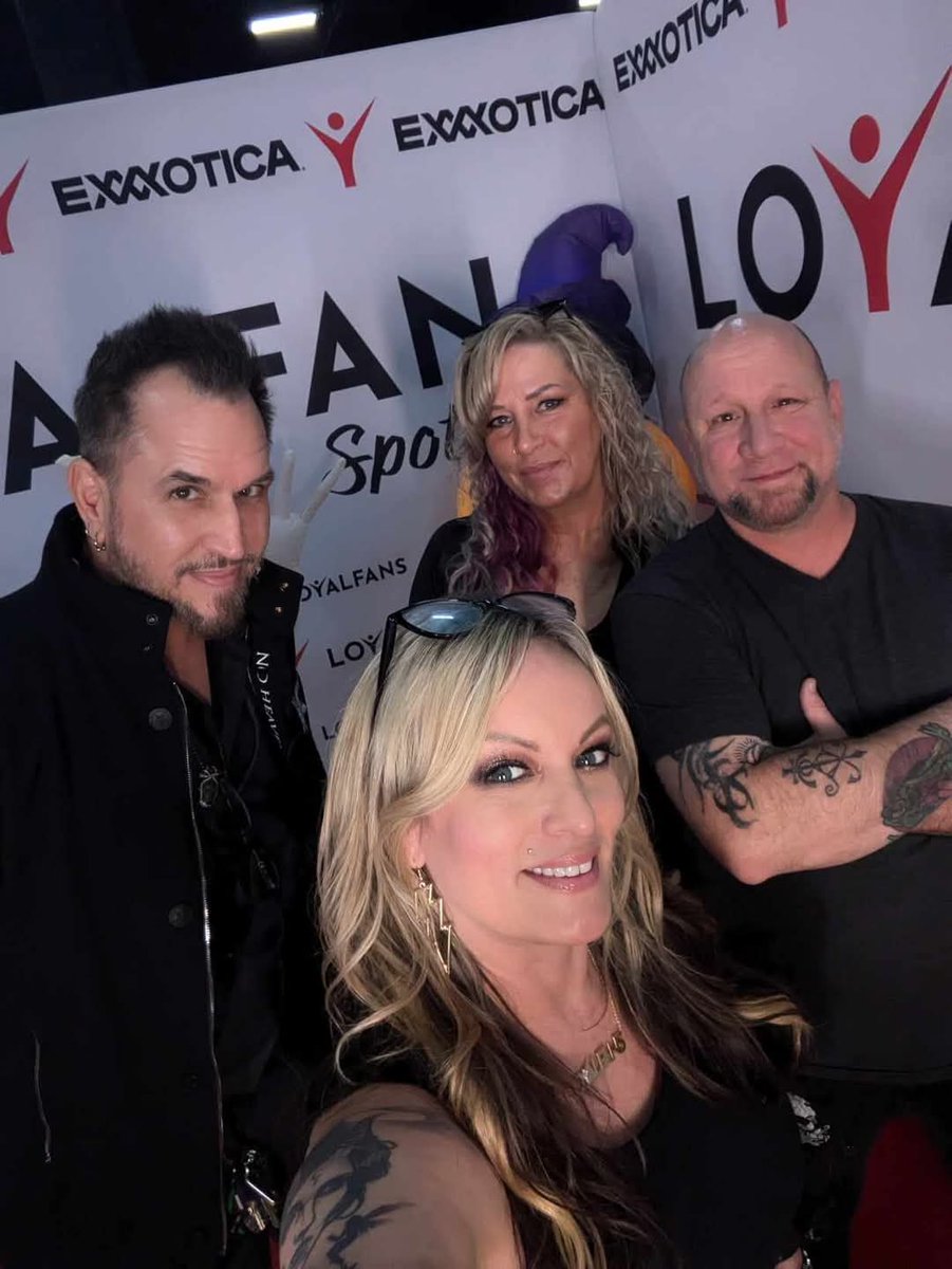DavidMRRI1's tweet photo. @StormyDaniels
Has been doing comedy tours this year and has been shadow baned from social media accounts! Please go to the website to find out all the dates and when her shows are coming yalls way ! 
https://t.co/t4xkC7pOof https://t.co/bstslI0Nsm