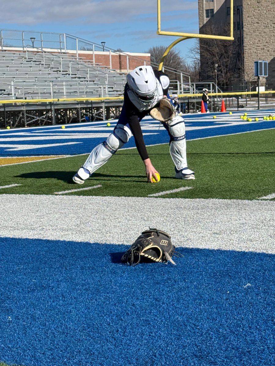 UNKSoftball's tweet photo. 22 days out!
#firstdayback #lopesuplopesoften https://t.co/WvbYX95N3Q